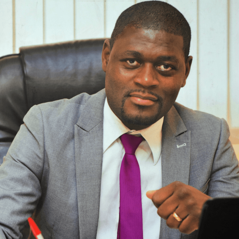 <a href="https://www.linkedin.com/in/brice-elandi-92714b1/?originalSubdomain=cm" target="_blank" Style="color:white">Brice Elandi <i class="fab fa-linkedin" style="font-size: 16px; vertical-align: middle; color:white"></i></a> 